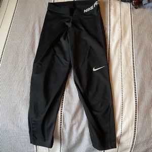 Women’s Nike pro cropped leggings (small)